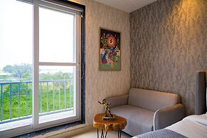 Versace Farms 5 BHK With Pvt Pool