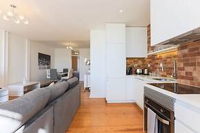 Airy Lapa 2 BR River and Bridge Views AC