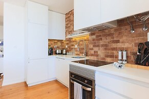 Airy Lapa 2 BR River and Bridge Views AC