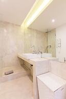 Airy Lapa 2 BR River and Bridge Views AC