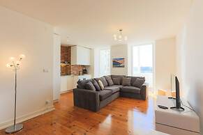 Airy Lapa 2 BR River and Bridge Views AC