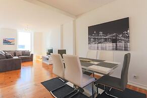 Airy Lapa 2 BR River and Bridge Views AC