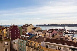 Airy Lapa 2 BR River and Bridge Views AC