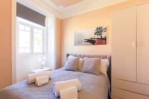 Airy Lapa 2 BR River and Bridge Views AC