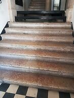 Artistic Alfama 4BR Cathedral Views Tram 28