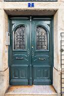 Artistic Alfama 4BR Cathedral Views Tram 28