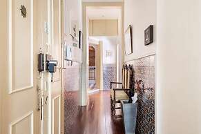 Artistic Alfama 4BR Cathedral Views Tram 28