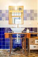 Artistic Alfama 4BR Cathedral Views Tram 28
