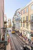 Artistic Alfama 4BR Cathedral Views Tram 28