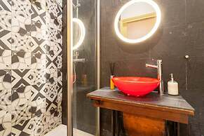 Artistic Alfama 4BR Cathedral Views Tram 28