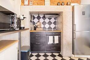 Artistic Alfama 4BR Cathedral Views Tram 28