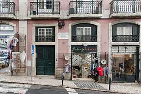 Artistic Alfama 4BR Cathedral Views Tram 28