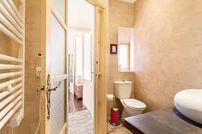 Artistic Alfama 4BR Cathedral Views Tram 28