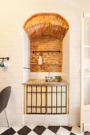 Artistic Alfama 4BR Cathedral Views Tram 28