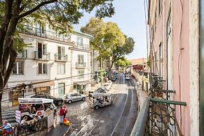 Artistic Alfama 4BR Cathedral Views Tram 28