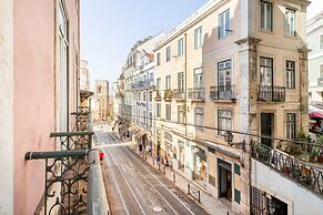 Artistic Alfama 4BR Cathedral Views Tram 28