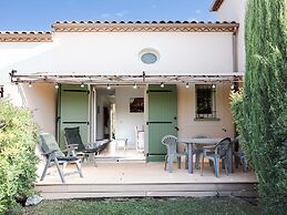 Quiet 6-guest Apartment in Homps