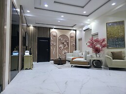 IVOTEL LUXURY HOTEL