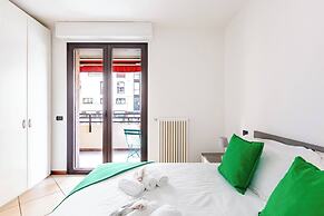 Central Apartment Caniggia 2 With Terrace in Como