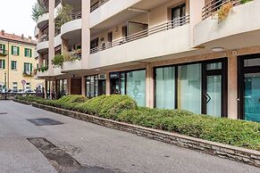 Central Apartment Caniggia 2 With Terrace in Como