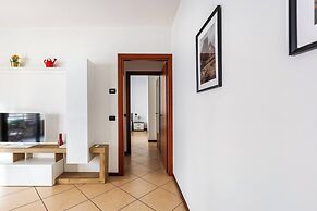 Central Apartment Caniggia 2 With Terrace in Como
