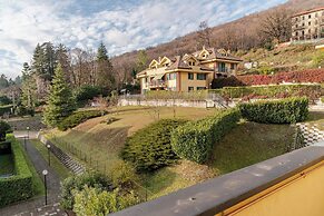 Modern Flat 2 Near the Swiss Border in Viggiù