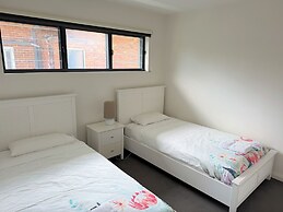 Manly 3 Bedroom Home - Upper Duplex