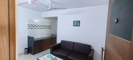 Royal Night Guesthouse - Daman