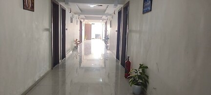 Royal Night Guesthouse - Daman