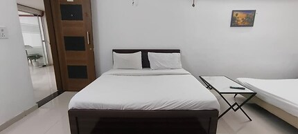 Royal Night Guesthouse - Daman