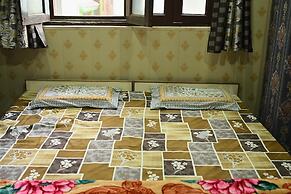 Vaishnavi Paying Guest House