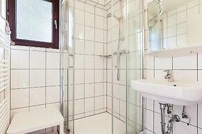 Comfortable Family Home in Reevallis