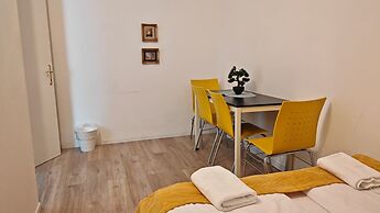 Charming 2 Apartments For Extended Stays