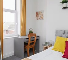 Large 4 Bed House - 4 Double Beds