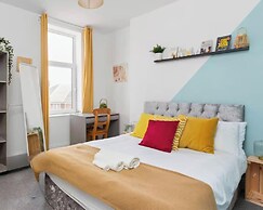 Large 4 Bed House - 4 Double Beds