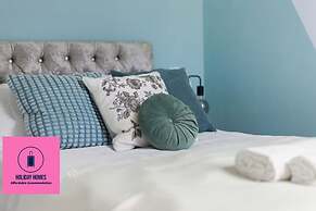 Large 4 Bed House - 4 Double Beds