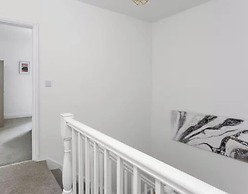 Large 4 Bed House - 4 Double Beds