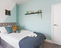 Large 4 Bed House - 4 Double Beds