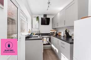 Large 4 Bed House - 4 Double Beds
