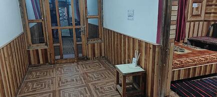 Royal Parshar Lake Home Stay