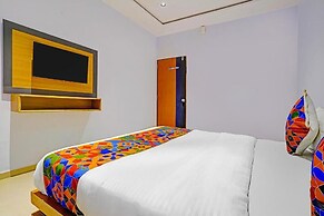 Hotel Nidhivan Palace