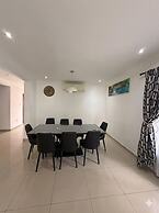 4BR Town House Cantonments. Pool. Garden