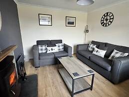 2 Borrodale - Sleeps 4 & Beautiful Mountain View