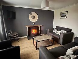 2 Borrodale - Sleeps 4 & Beautiful Mountain View