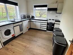 2 Borrodale - Sleeps 4 & Beautiful Mountain View