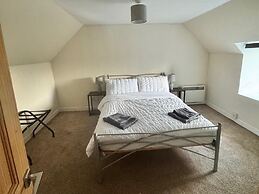 2 Borrodale - Sleeps 4 & Beautiful Mountain View
