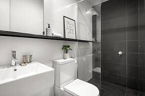 Bright 1-bed Apartment Near Beach and Cafes