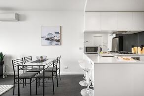 Bright 1-bed Apartment Near Beach and Cafes