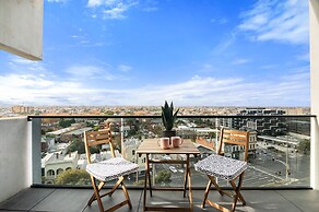 Bright 1-bed Apartment Near Beach and Cafes