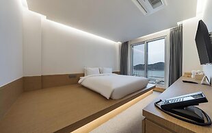 BLUEFROG HOTEL